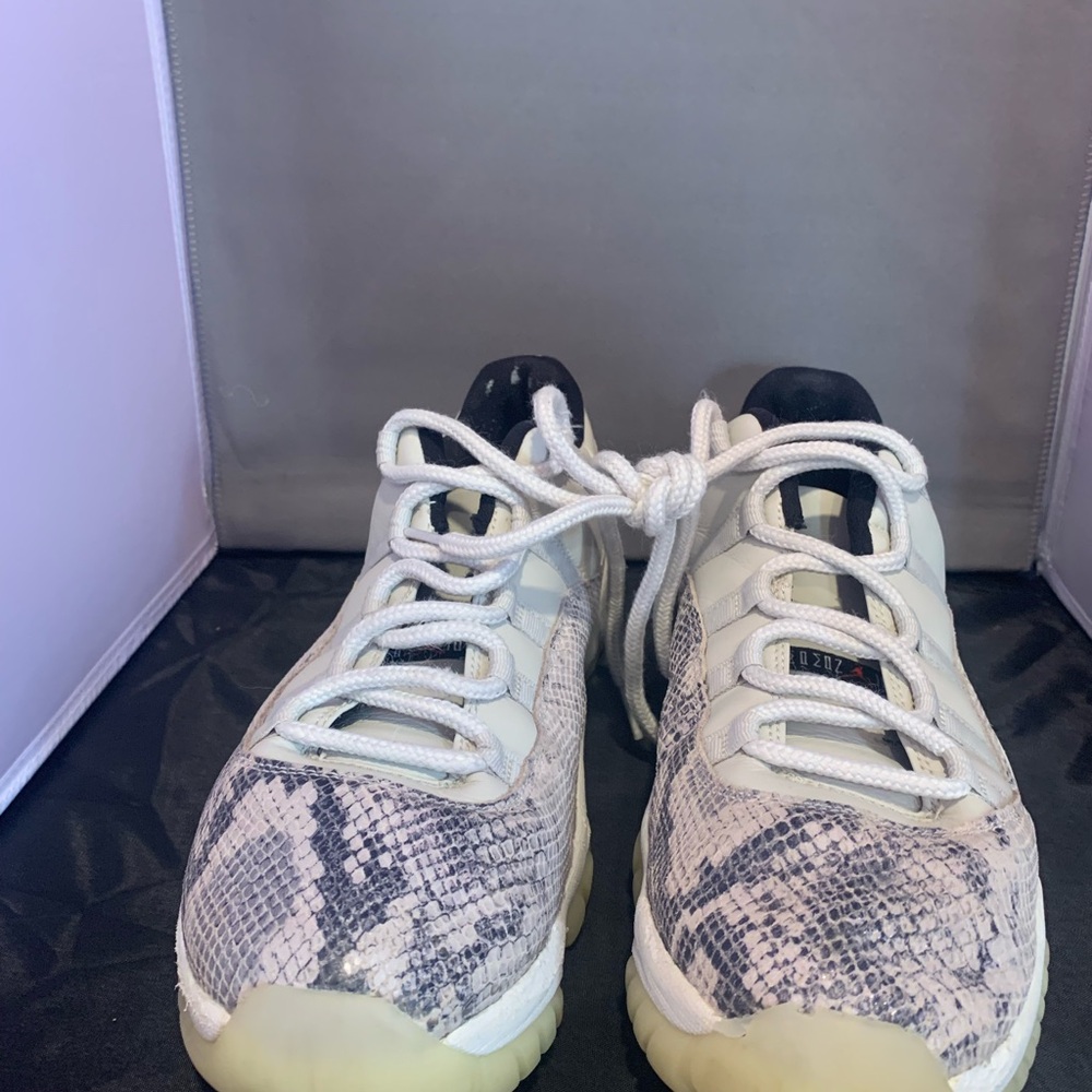 Air Jordan 11 Retro Low 'Light Bone Snakeskin' - Picture 3 of 8